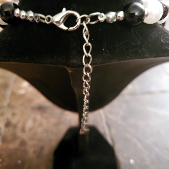 Black Silver Pearl White Graduated Balls with silver disc's necklace - Picture 3 of 3